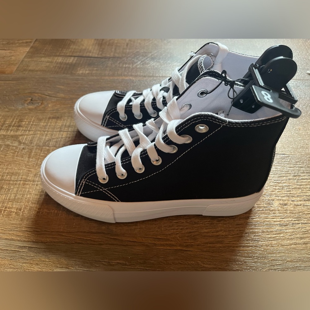 Black and White Platform Lace Up Hi-Top Canvas Sneakers. NWT. Women’s Size 8 - Picture 5 of 15